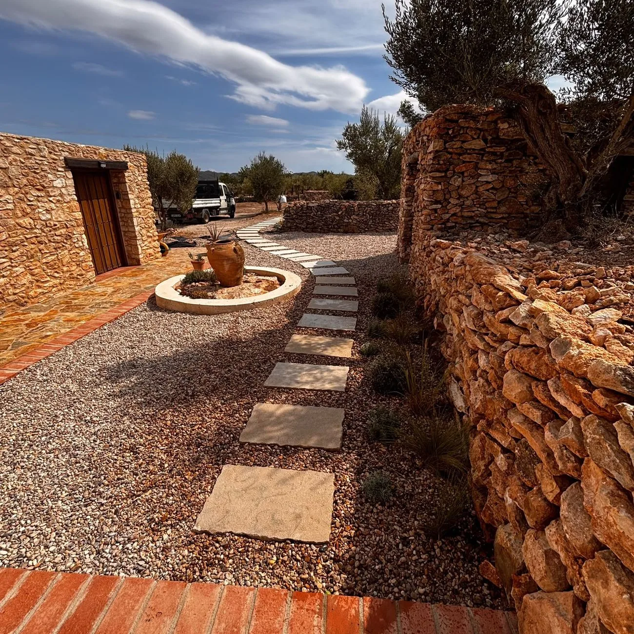 Llosa de cantell trencat col·locada