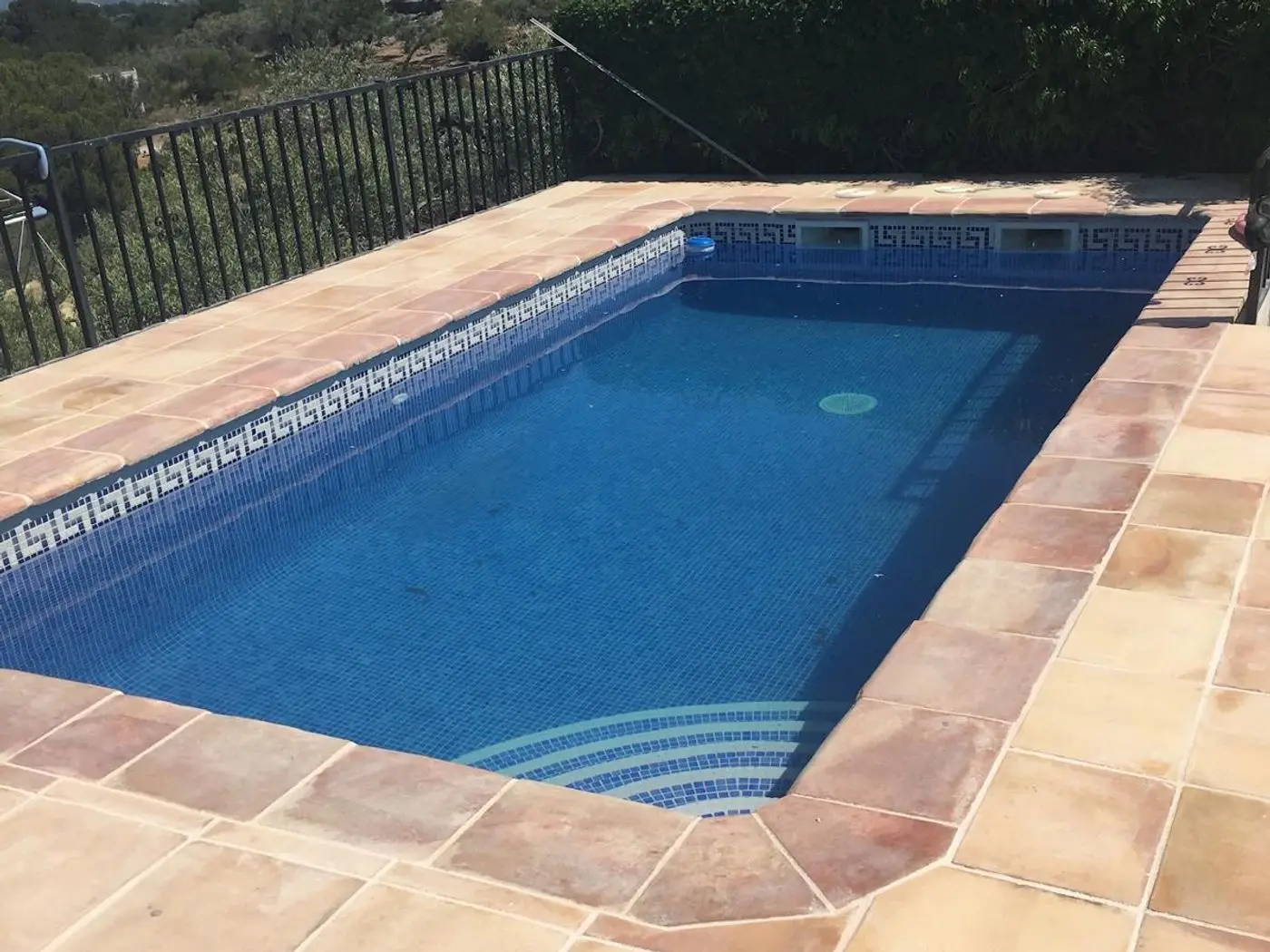 Vora de piscina o escala col·locat