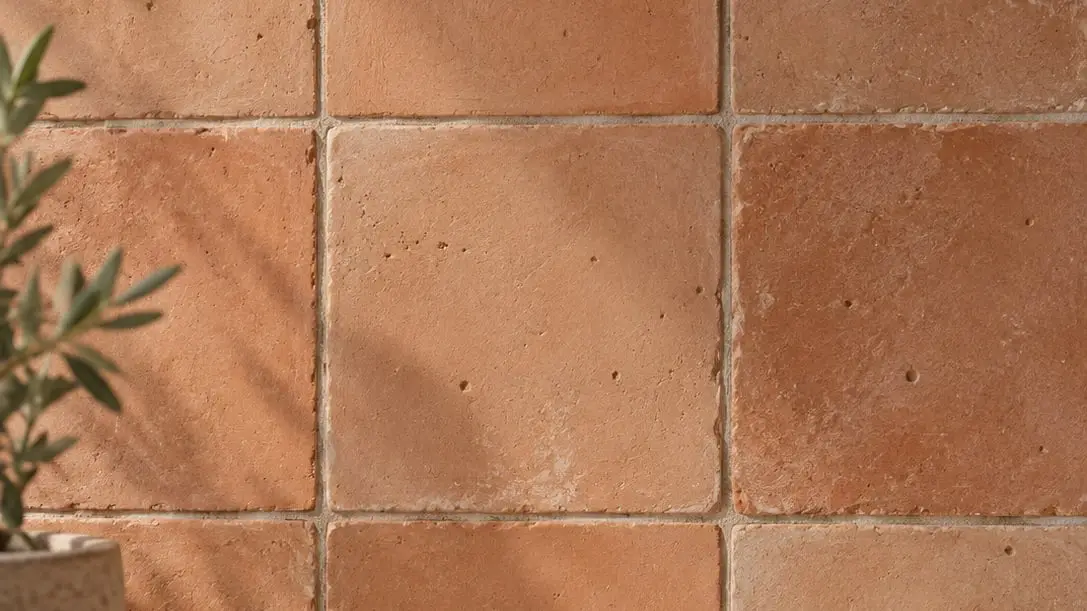 Paviment de rajola de terra cuita col·locat